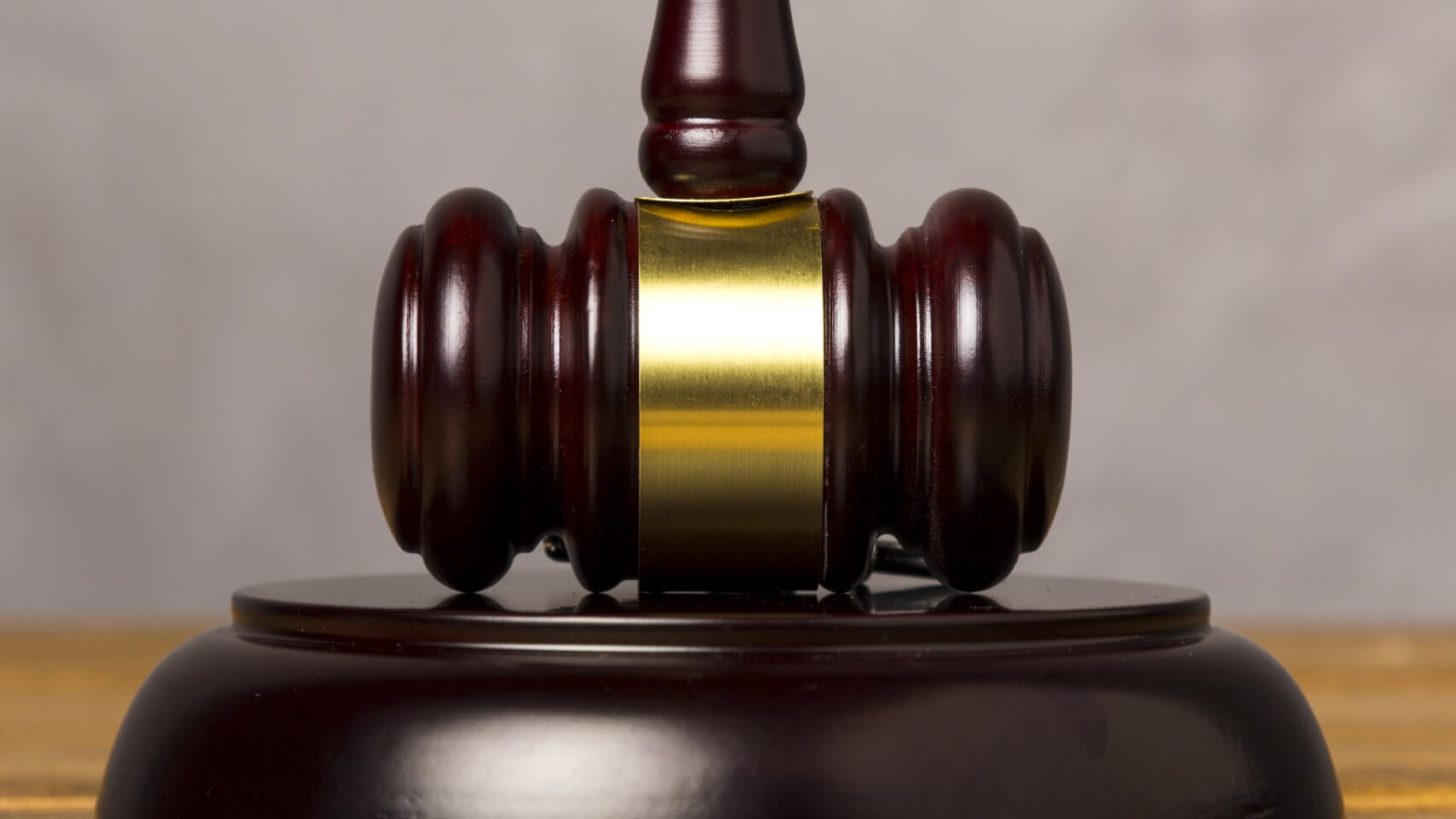 close-up-judge-gavel-with-its-striking-block (1)